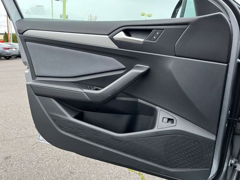 Used 2025 Volkswagen Jetta SE image 20