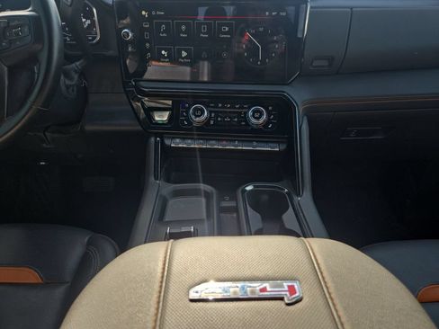 Used 2025 GMC Sierra 2500 AT4 AWD/4WD image 11
