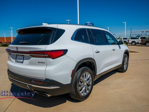 Used 2025 Buick Enclave Preferred FWD image 7