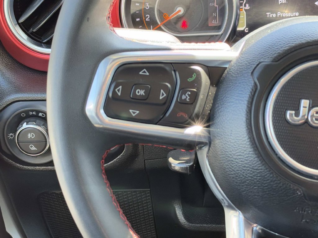 Used 2023 Jeep Gladiator Rubicon w/ LED Lighting Group AWD/4WD image 8