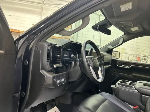Used 2025 GMC Sierra 1500 SLT image 12