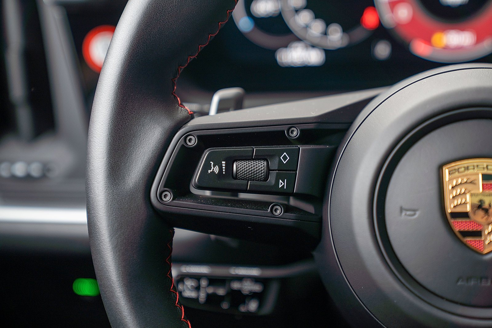 Certified 2025 Porsche Cayenne GTS AWD/4WD image 7