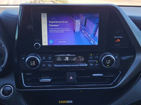 Used 2024 Toyota Highlander XLE image 14