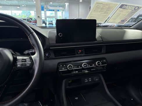 Used 2025 Honda Pilot Black Edition image 19