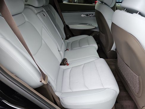 Certified 2026 Genesis GV70 2.5T Advanced image 17