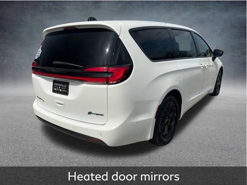 Used 2024 Chrysler Pacifica Limited FWD image 8