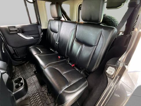Used 2014 Jeep Wrangler Unlimited Sahara w/ Connectivity Group AWD/4WD image 21