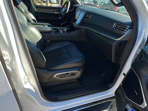 Used 2024 Jeep Wagoneer Series III image 20