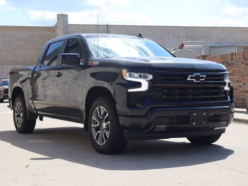Used 2023 Chevrolet Silverado 1500 RST w/ Z71 Off-Road Package AWD/4WD image 2