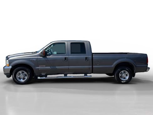 Used 2003 Ford F250 Lariat RWD image 2