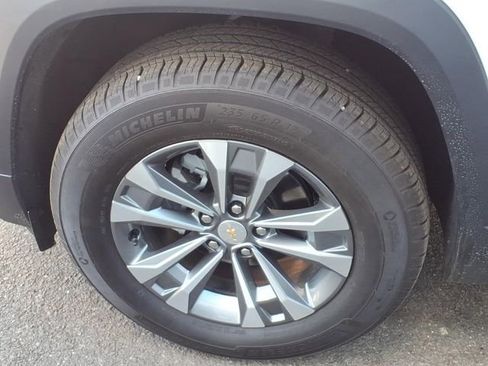 Used 2026 Chevrolet Equinox LT image 8