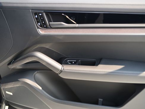 Certified 2026 Porsche Cayenne Coupe AWD image 12