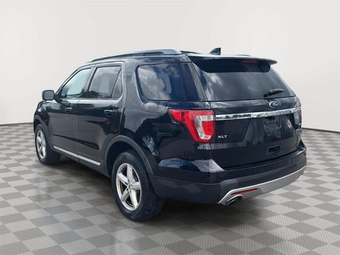 Used 2017 Ford Explorer XLT w/ Equipment Group 202A AWD/4WD image 22