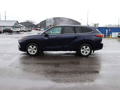 Certified 2021 Toyota Highlander LE image 8
