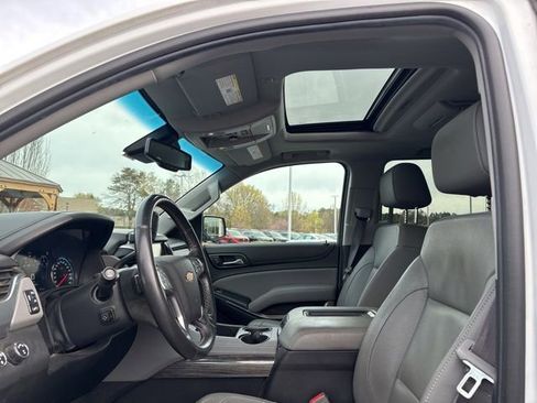 Used 2017 Chevrolet Suburban LT image 9