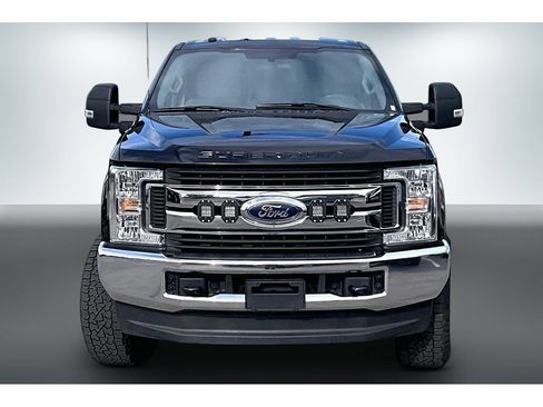 Used 2019 Ford F250 XL w/ STX Appearance Package AWD/4WD image 2