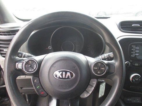 Used 2016 Kia Soul Base image 16