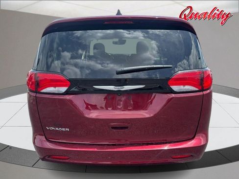 Used 2023 Chrysler Voyager LX FWD image 4