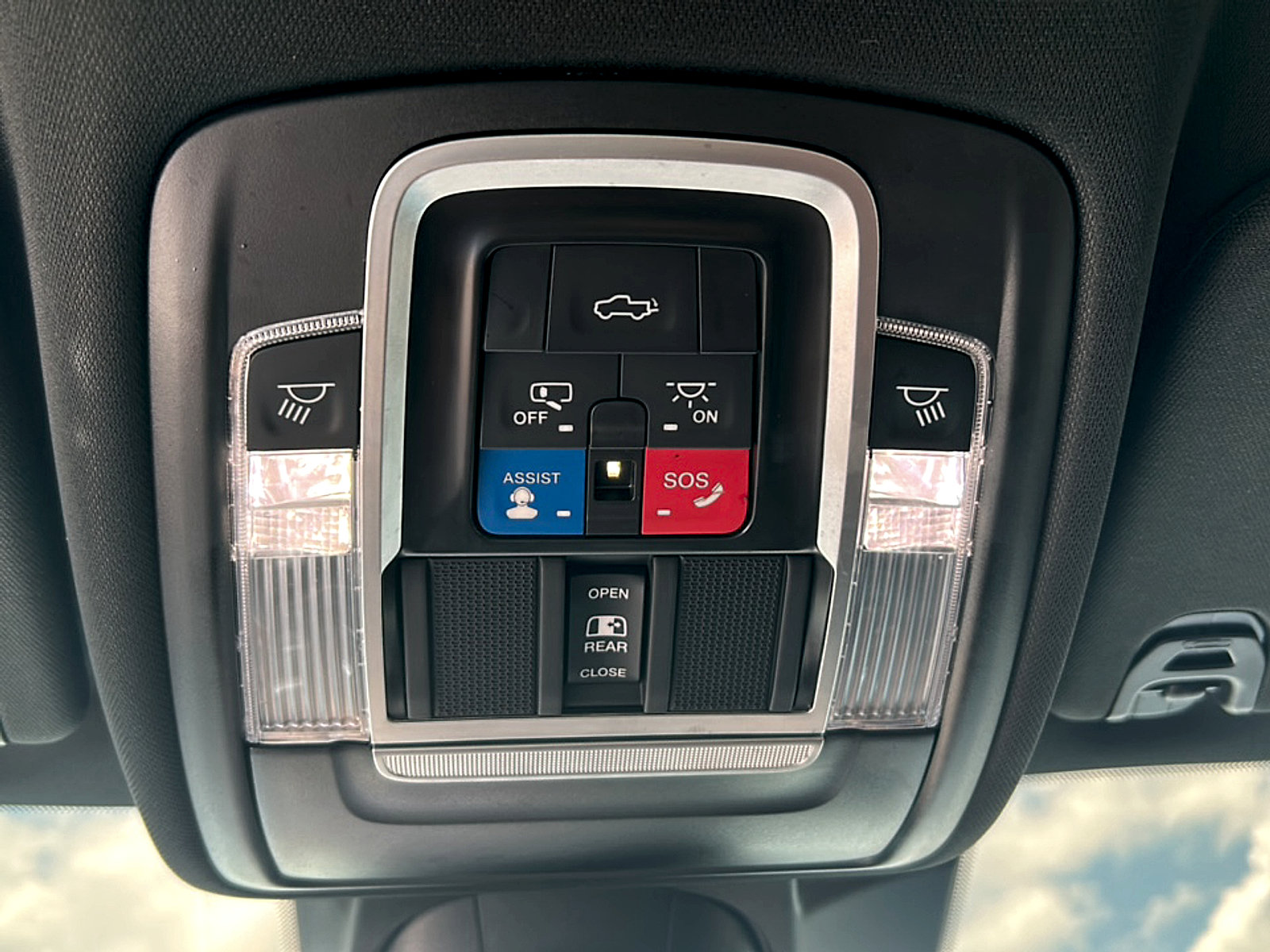 Used 2022 RAM 1500 Limited AWD/4WD image 11