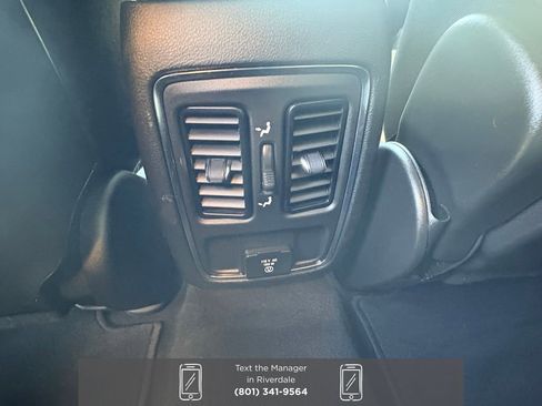 Used 2022 Jeep Grand Cherokee Laredo X image 11