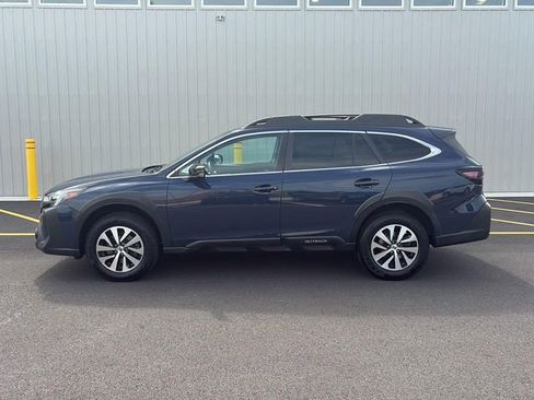 Used 2023 Subaru Outback Premium image 5