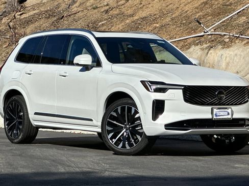 New 2026 Volvo XC90 B6 Plus image 2