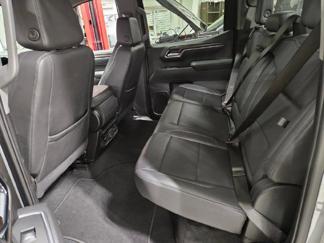 Used 2025 GMC Sierra 1500 SLT AWD/4WD image 6
