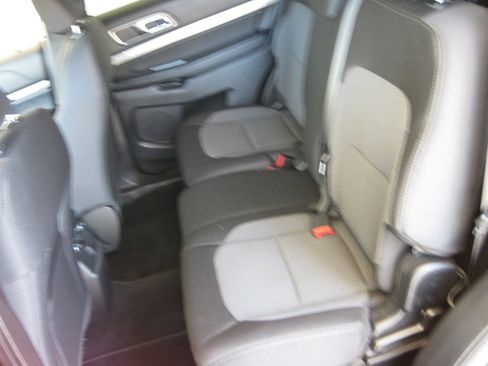 Used 2019 Ford Explorer XLT w/ Equipment Group 201A image 28