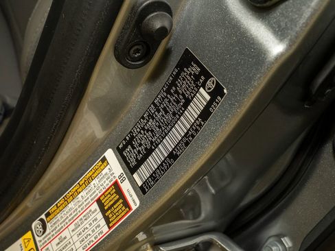 Used 2019 Toyota Avalon Limited image 20