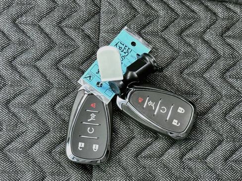 Used 2023 Chevrolet Equinox LT w/ Driver Convenience Package AWD/4WD image 30