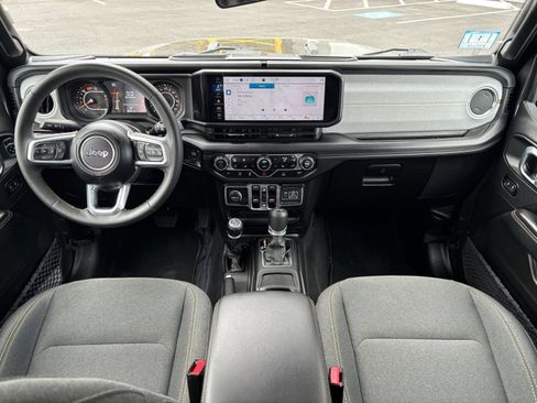 Used 2025 Jeep Wrangler Unlimited Sahara AWD/4WD image 25