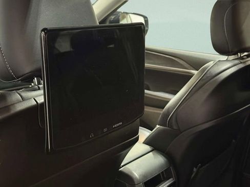 Used 2024 Jeep Grand Cherokee Limited 4xe w/ Luxury Tech Group II image 19