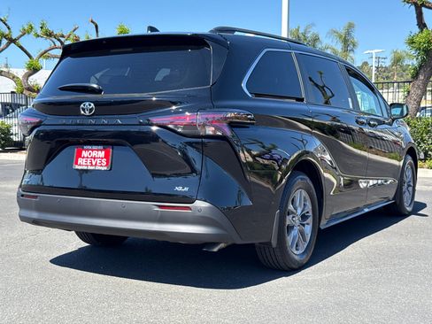 Certified 2026 Toyota Sienna XLE image 13