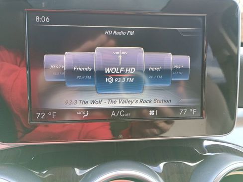 Used 2017 Mercedes-Benz GLC 300 4MATIC image 13