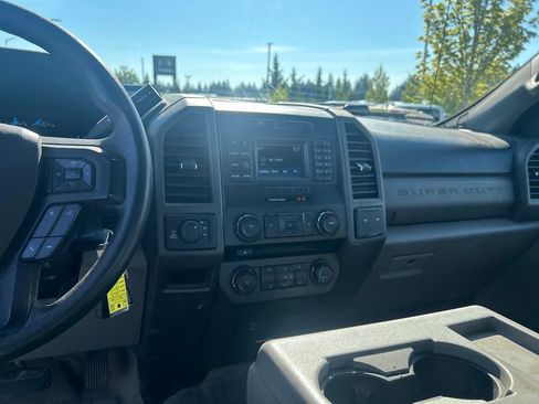 Used 2017 Ford F250 XL w/ Power Equipment Group AWD/4WD image 22