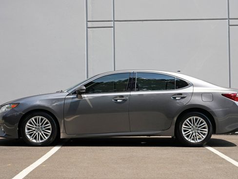 Used 2013 Lexus ES 350 w/ Luxury Pkg FWD image 8