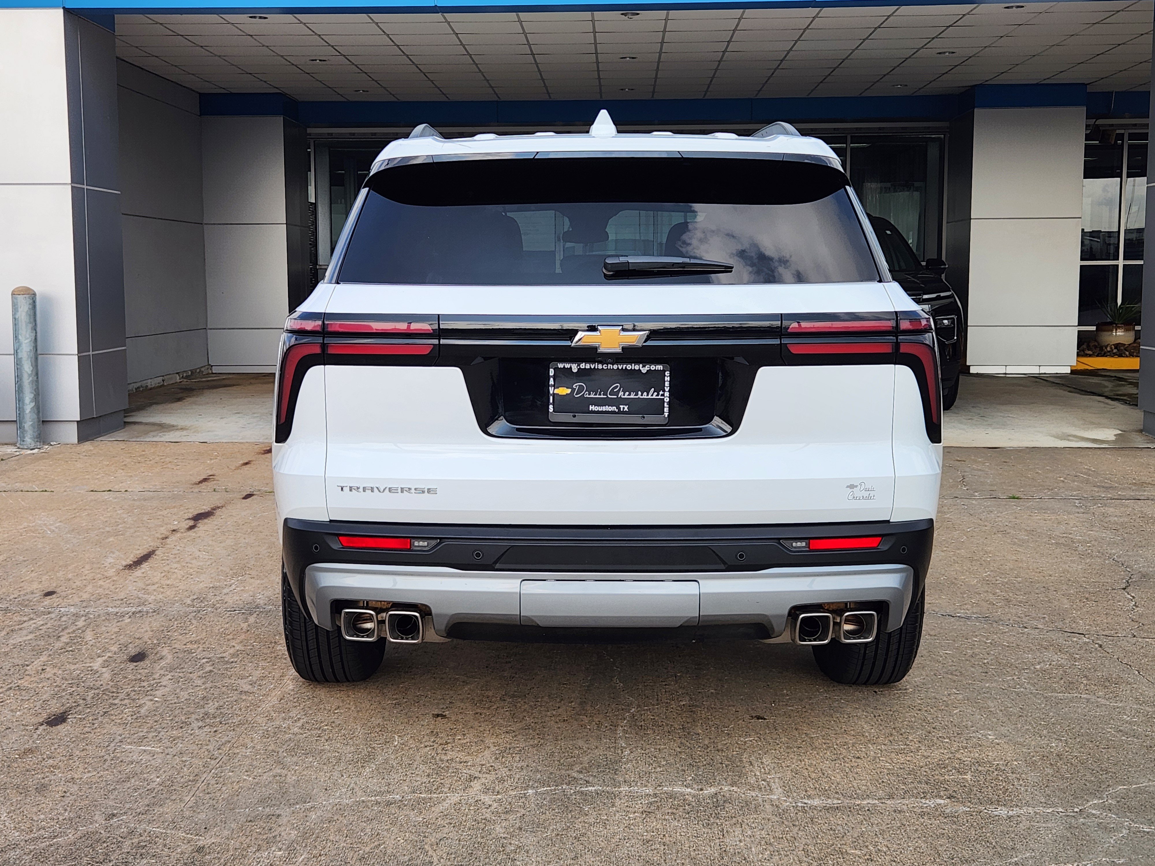 Used 2026 Chevrolet Traverse LT FWD image 6