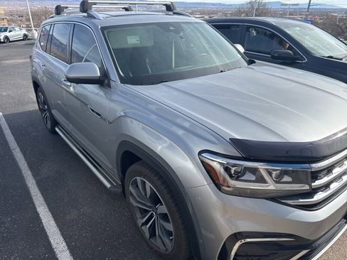 Used 2023 Volkswagen Atlas SEL Premium image 2