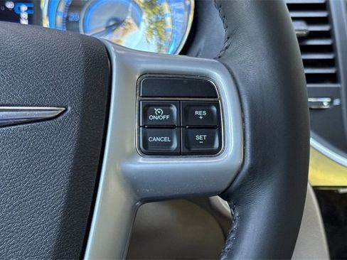 Used 2014 Chrysler 300 image 26