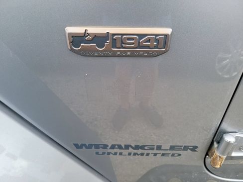 Used 2016 Jeep Wrangler Unlimited Sahara AWD/4WD image 4