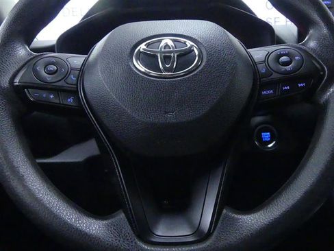Used 2022 Toyota RAV4 XLE image 16
