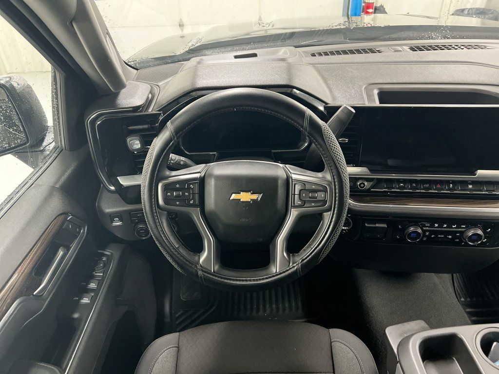 Used 2026 Chevrolet Silverado 1500 LT AWD/4WD image 11