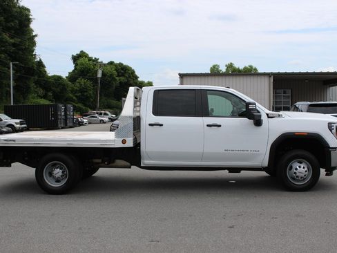 Used 2025 GMC Sierra 3500 Pro w/ Convenience Package AWD/4WD image 8
