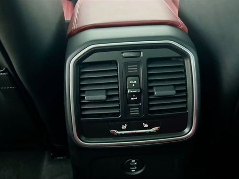 New 2026 Porsche Macan image 27