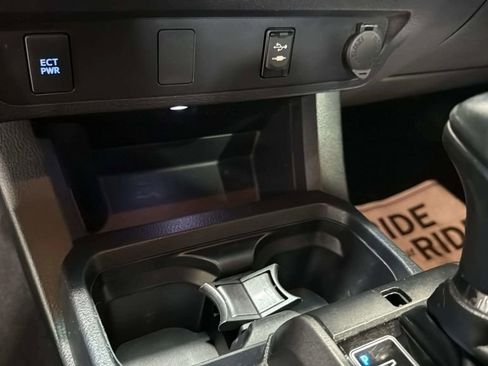 Used 2017 Toyota Tacoma TRD Off-Road AWD/4WD image 31