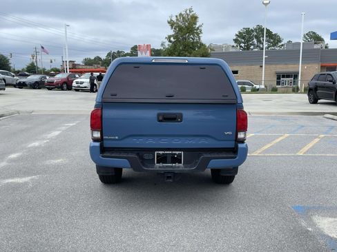 Used 2019 Toyota Tacoma TRD Sport AWD/4WD image 5