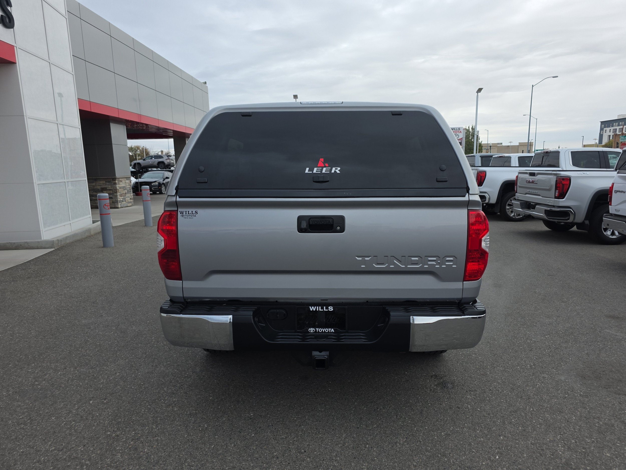 Used 2015 Toyota Tundra SR5 w/ TRD Off Road Package AWD/4WD image 7