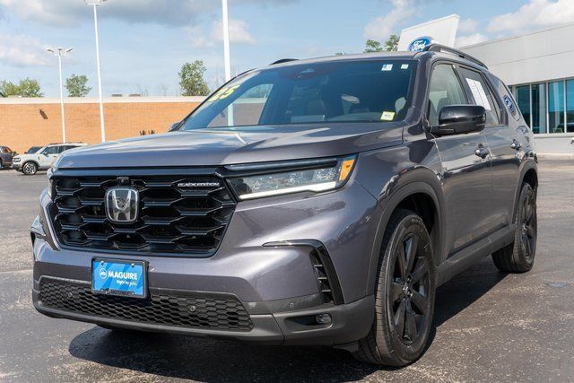 Used 2025 Honda Pilot Black Edition image 2