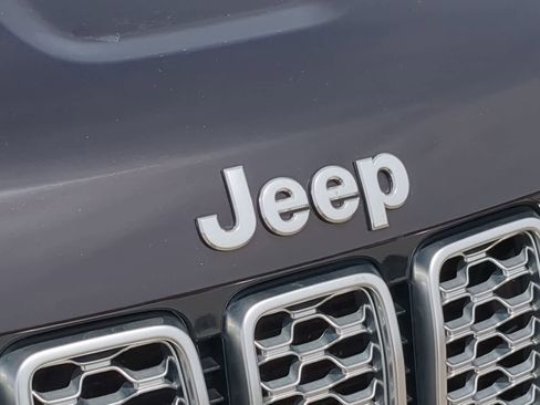 Used 2019 Jeep Grand Cherokee Summit AWD/4WD image 12