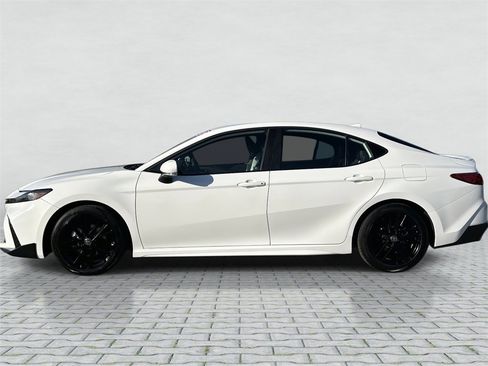 Certified 2025 Toyota Camry SE image 2